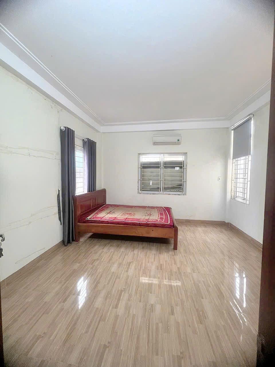 Bán nhà Hà Đông 30m² - 5 Tầng, Gần Mặt Phố Yên Phúc, Giá 5.X Tỷ