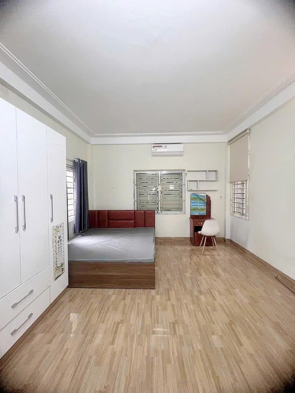 Bán nhà Hà Đông 30m² - 5 Tầng, Gần Mặt Phố Yên Phúc, Giá 5.X Tỷ