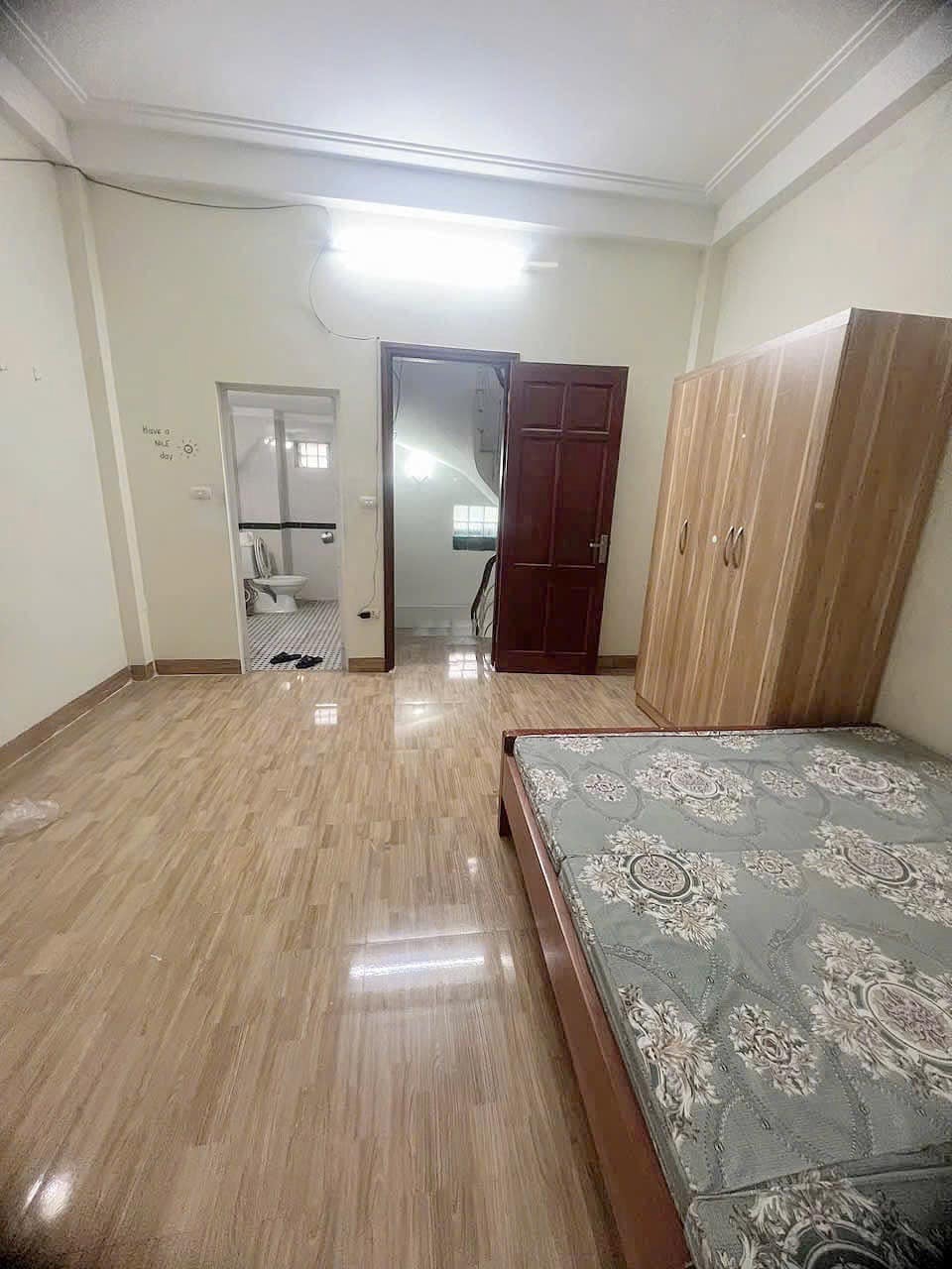 Bán nhà Hà Đông 30m² - 5 Tầng, Gần Mặt Phố Yên Phúc, Giá 5.X Tỷ