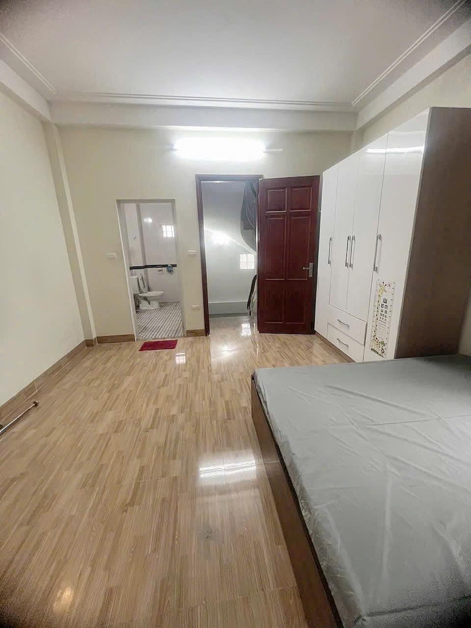 Bán nhà Hà Đông 30m² - 5 Tầng, Gần Mặt Phố Yên Phúc, Giá 5.X Tỷ