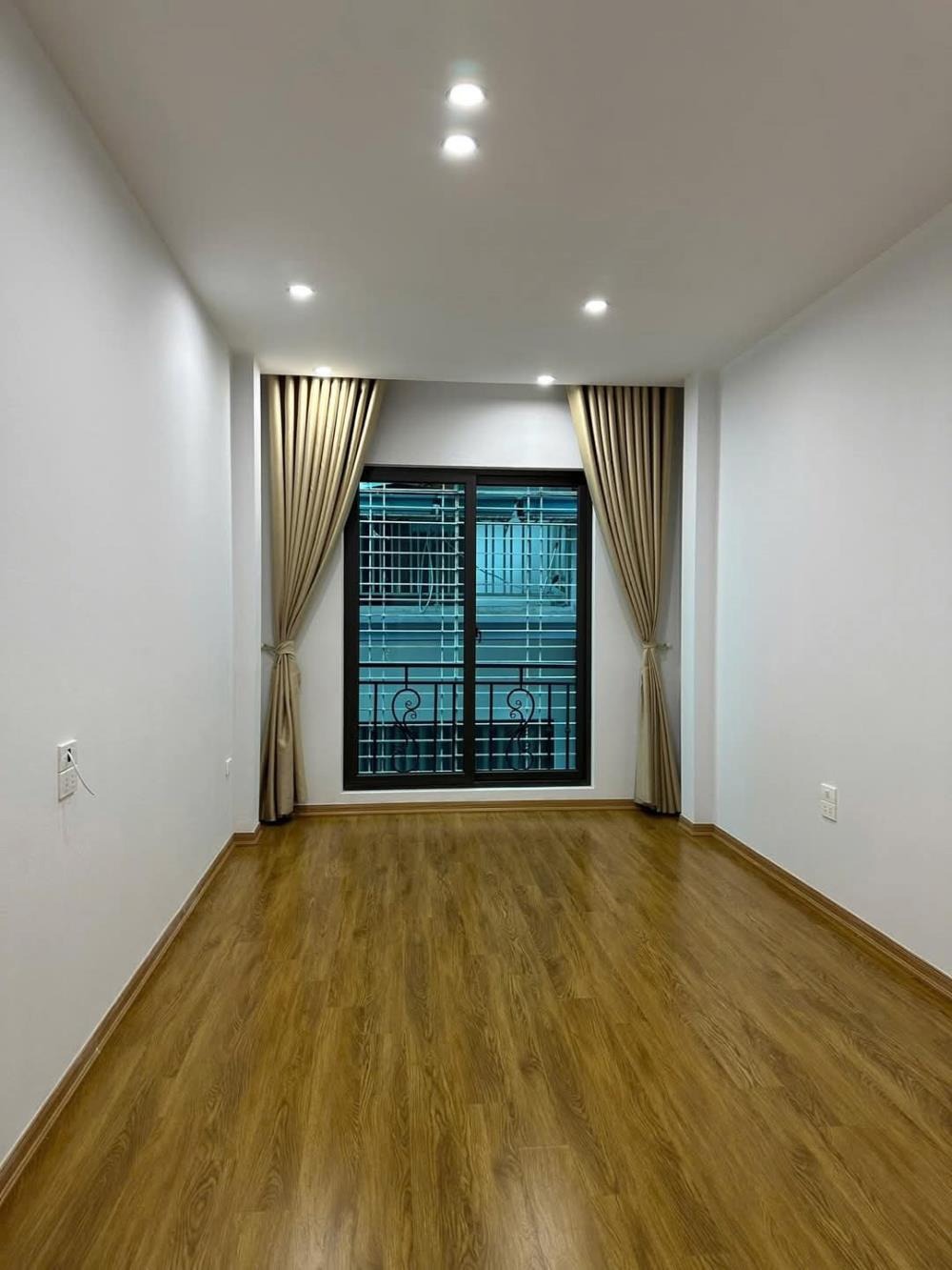 Bán Nhà Mới Lô Góc Quang Trung, Hà Đông - 4.2 Tỷ - Ô Tô Đỗ Cửa
