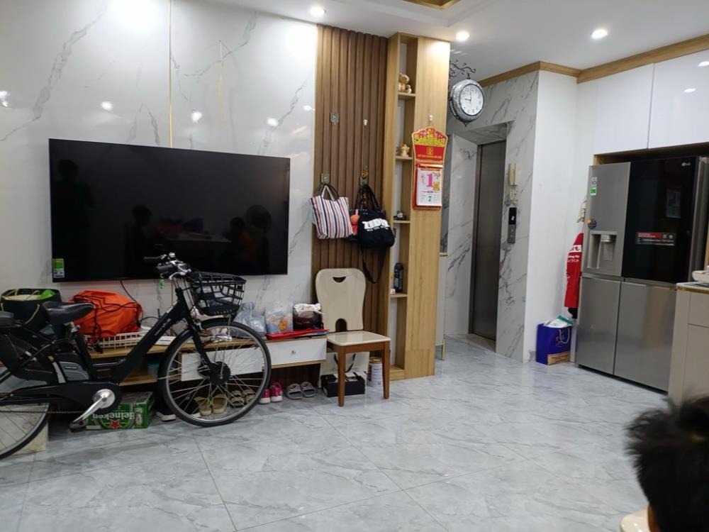 Bán nhà phố Đống Đa - 6 tầng, thang máy, ngõ thông, 41m2 - Giá 12 tỷ