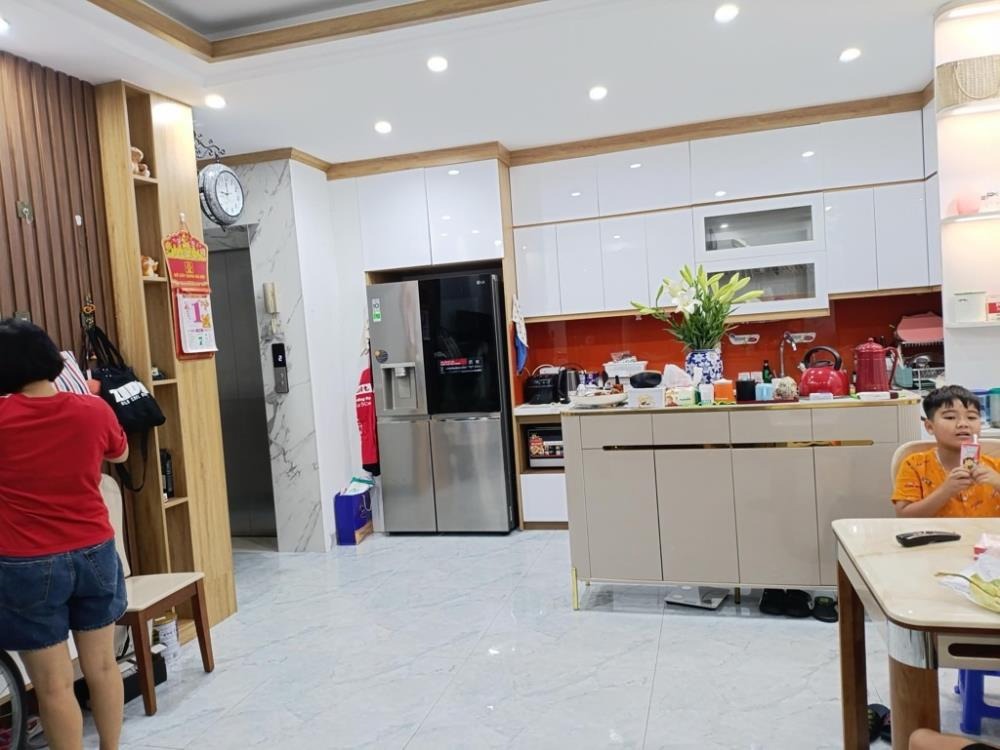 Bán nhà phố Đống Đa - 6 tầng, thang máy, ngõ thông, 41m2 - Giá 12 tỷ