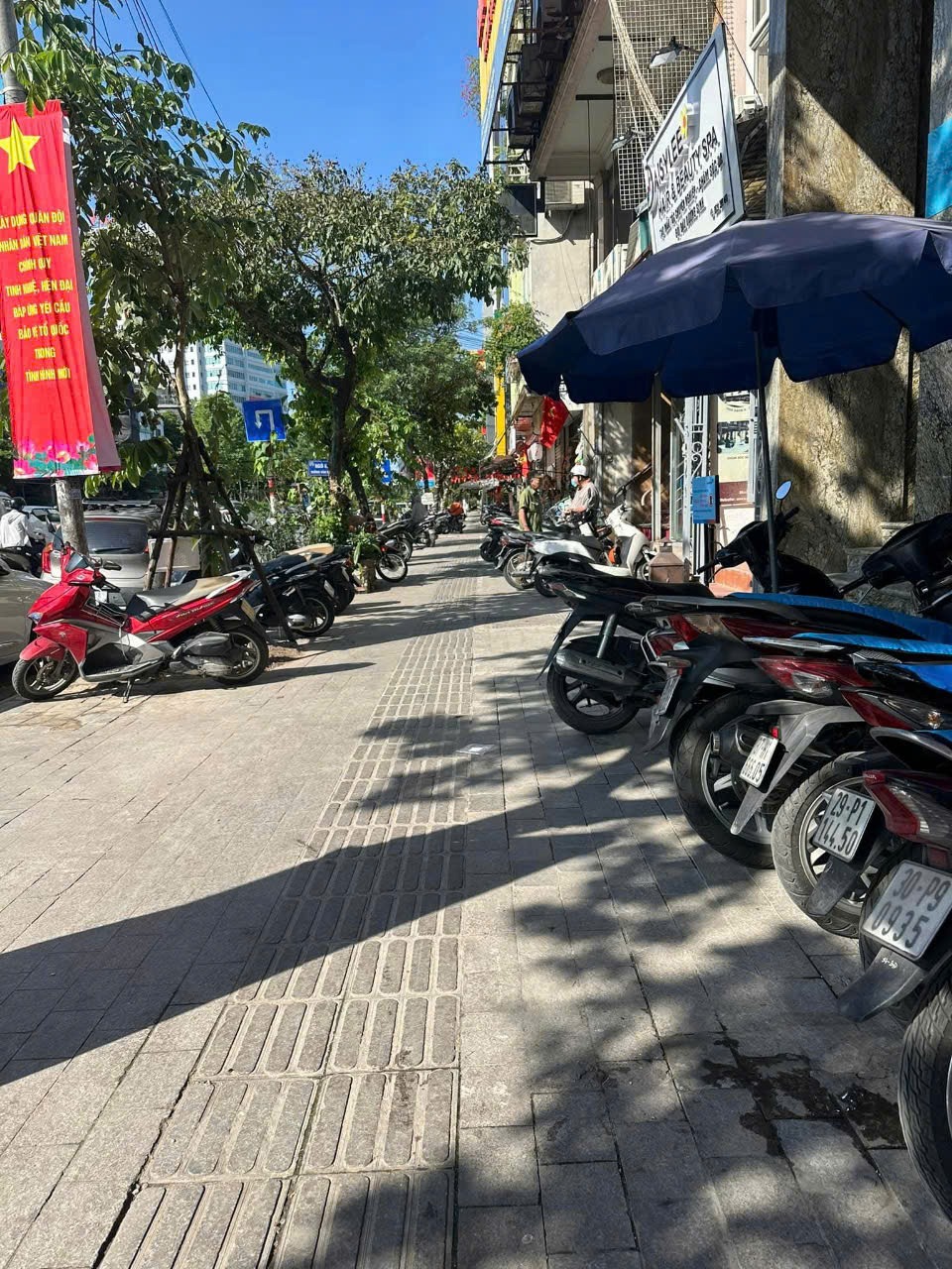 Bán Nhà Mặt Phố Cầu Giấy - 120m2 - Giá 65 tỷ - Vị Trí Vip