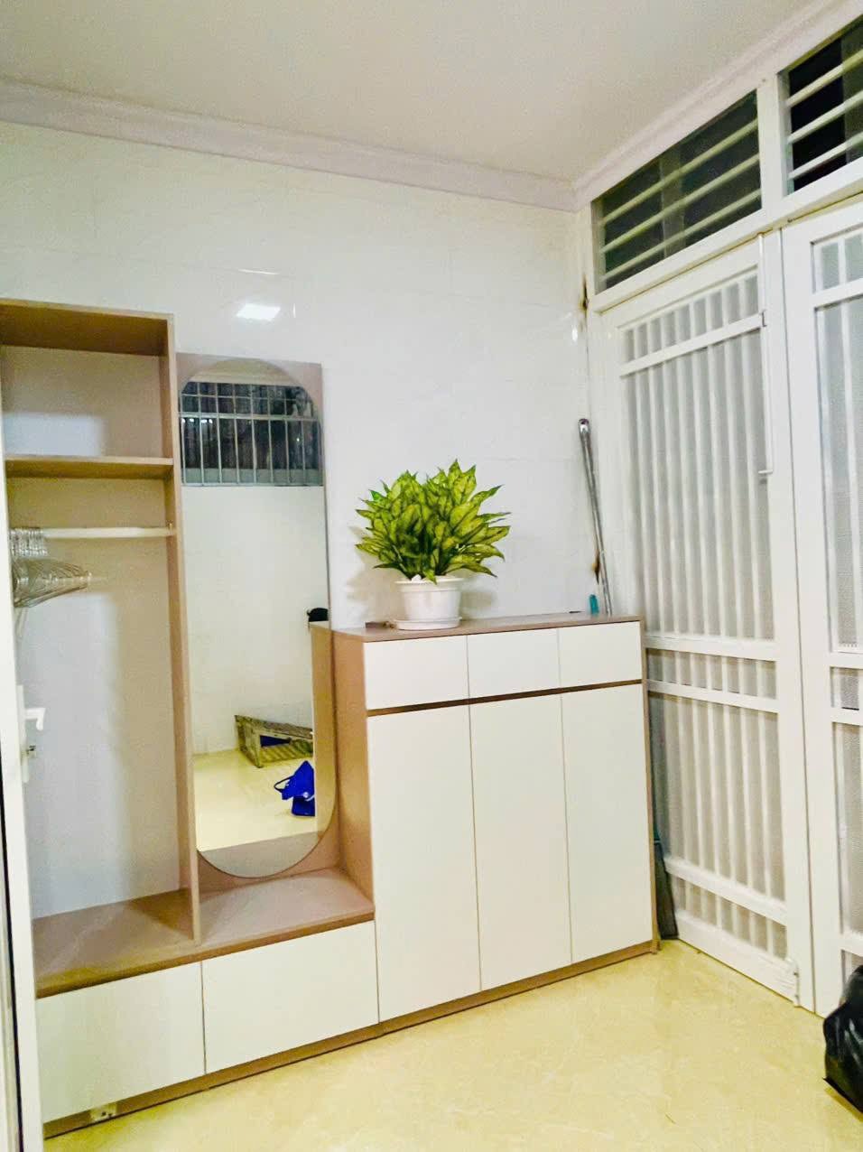 Bán Nhà Lô Góc Hà Đông: Full Nội Thất, Ngõ Thông, Vị Trí Đắc Địa