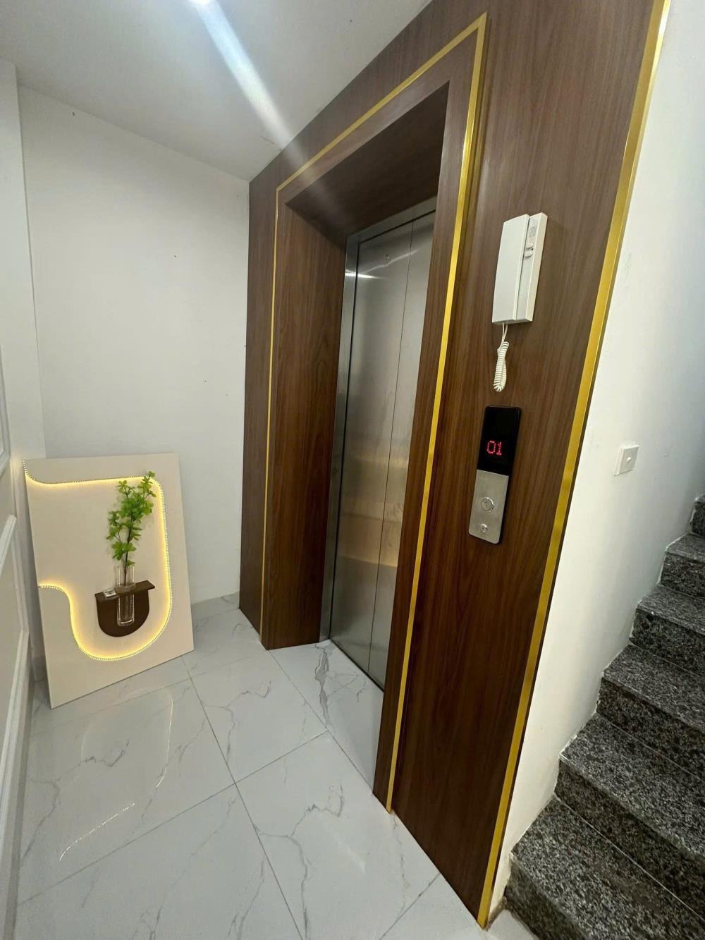 🔥 Bán nhà Kim Giang lô góc 7 tầng, thang máy, 7.9 tỷ - Vị trí hiếm có