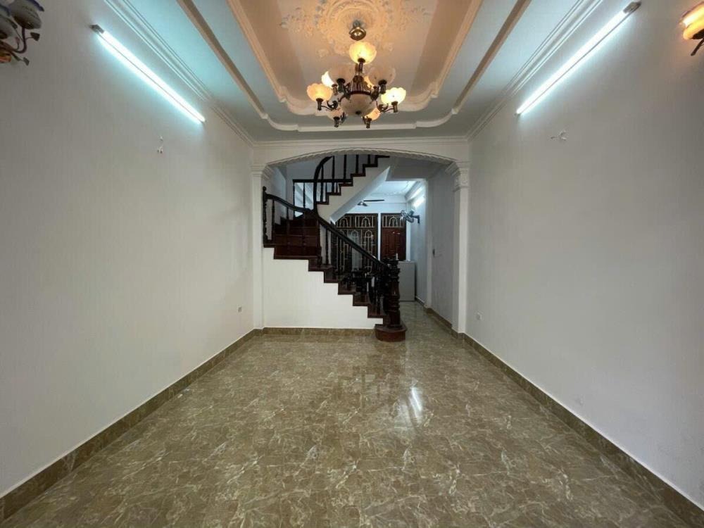 Đội Cấn 40m2 x 5 Tầng - Ngõ Nông, Gần Phố - Giá Tốt