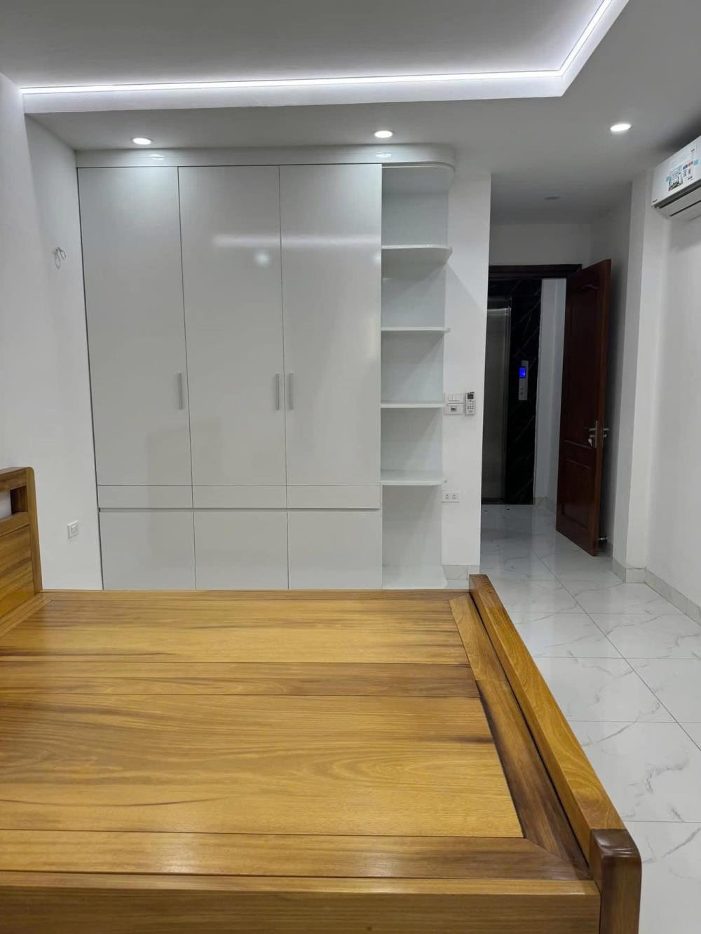 Bán Nhà Lê Lợi, Hà Đông - 5 Tầng, Thang Máy, Ô Tô Vào Cửa, Giá 8.XX Tỷ