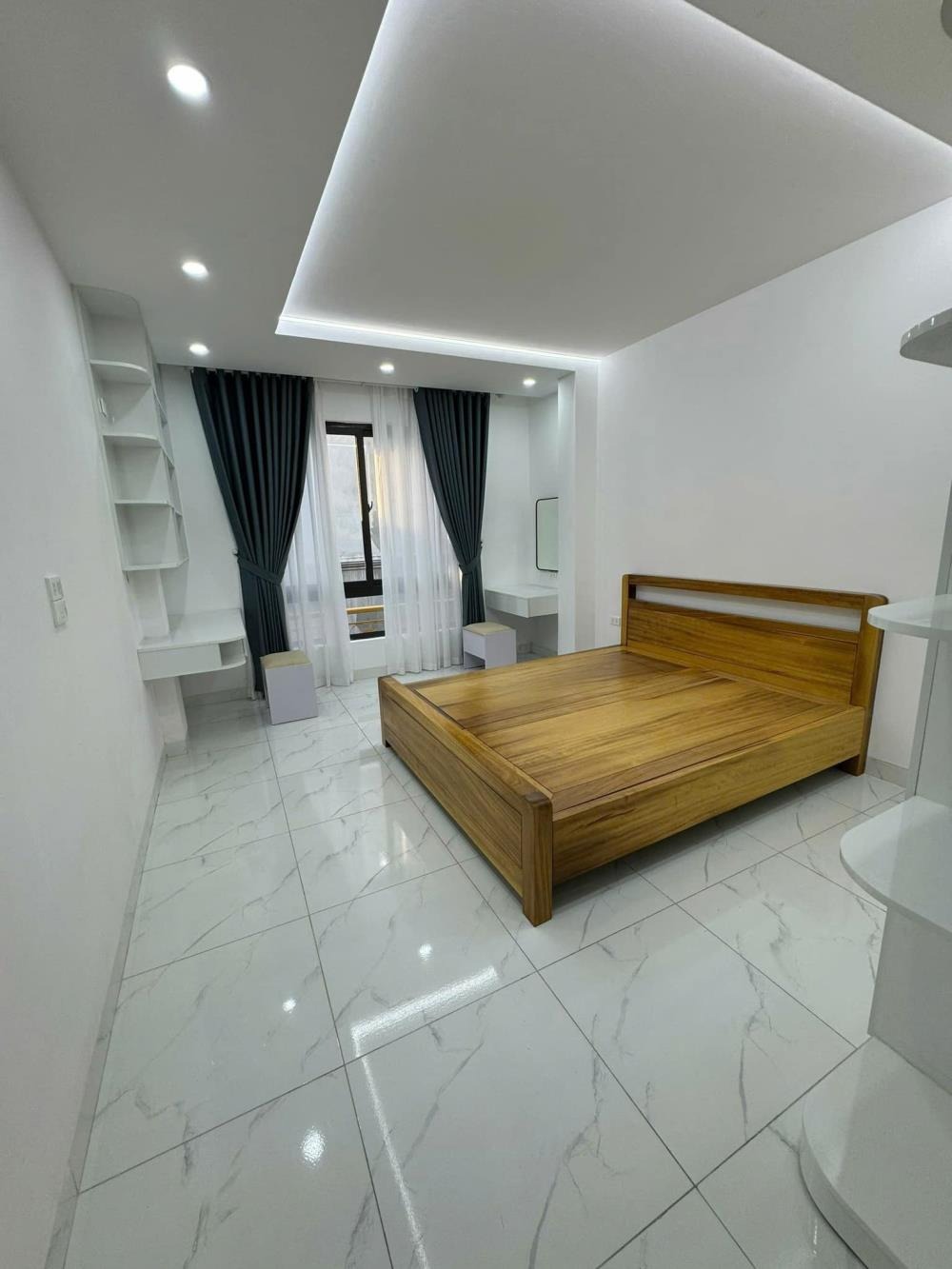Bán Nhà Lê Lợi, Hà Đông - 5 Tầng, Thang Máy, Ô Tô Vào Cửa, Giá 8.XX Tỷ