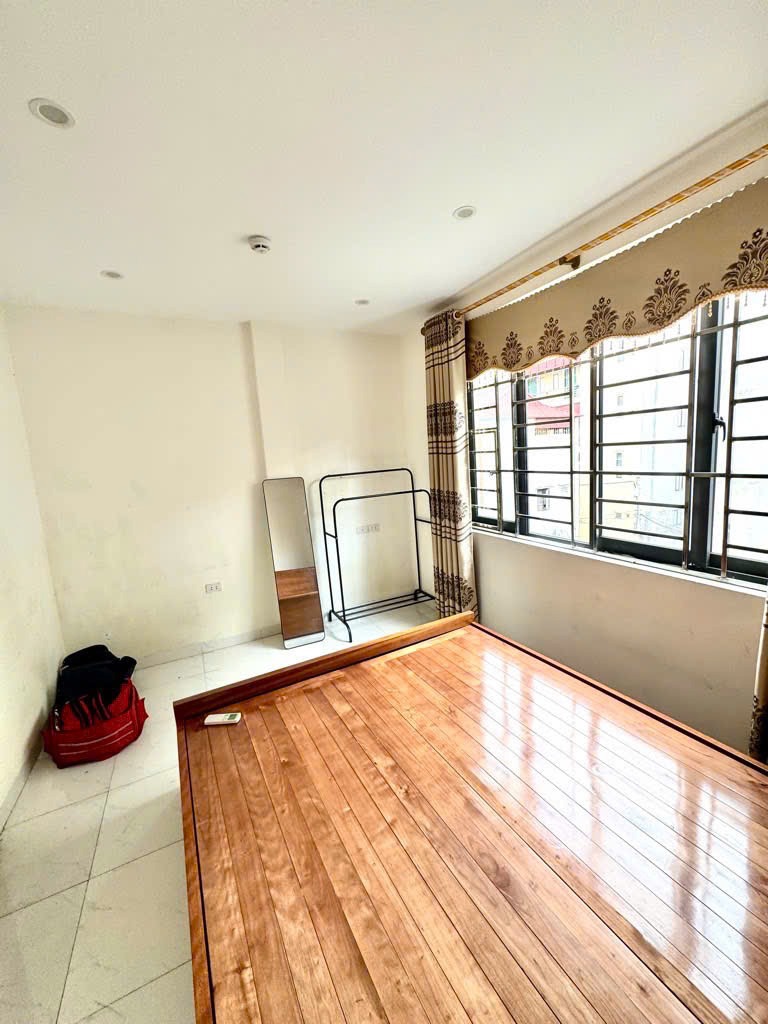 Bán Nhà Phố Linh Lang, Ba Đình - 5 Tầng, 45m2, Giá 7 Tỷ