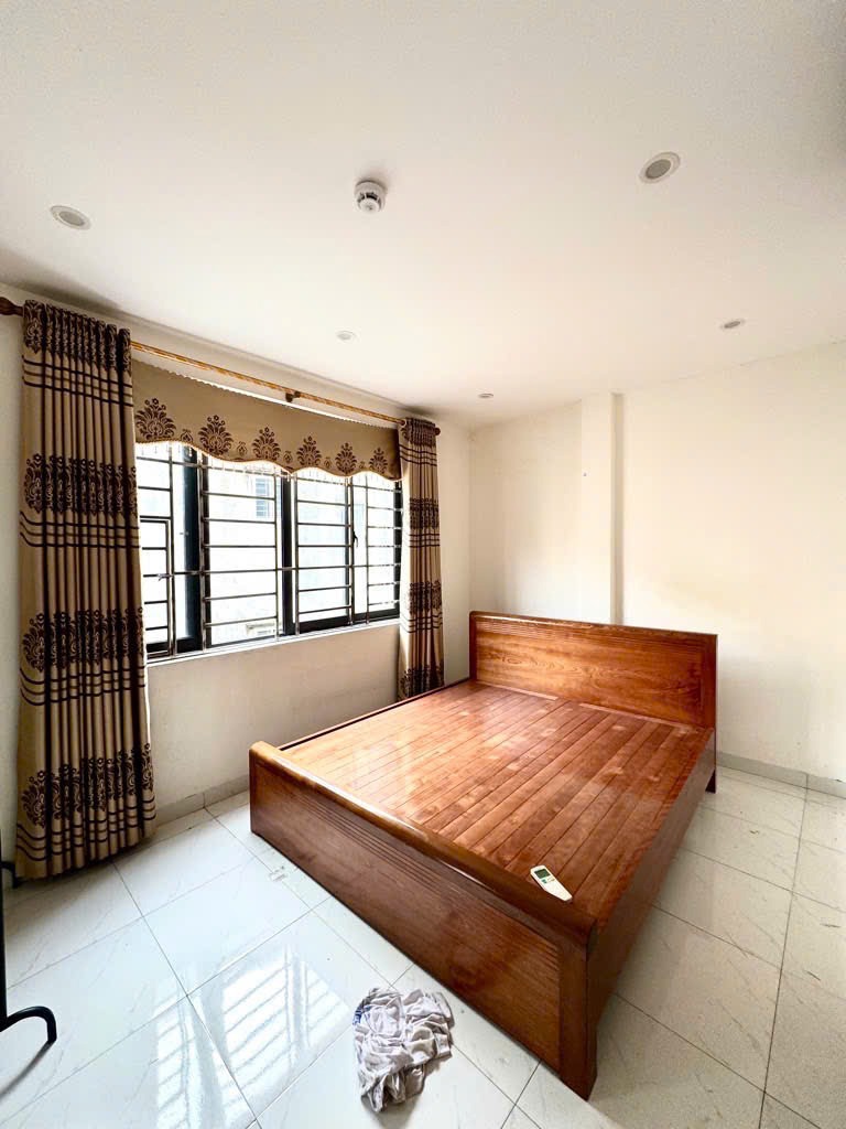 Bán Nhà Phố Linh Lang, Ba Đình - 5 Tầng, 45m2, Giá 7 Tỷ