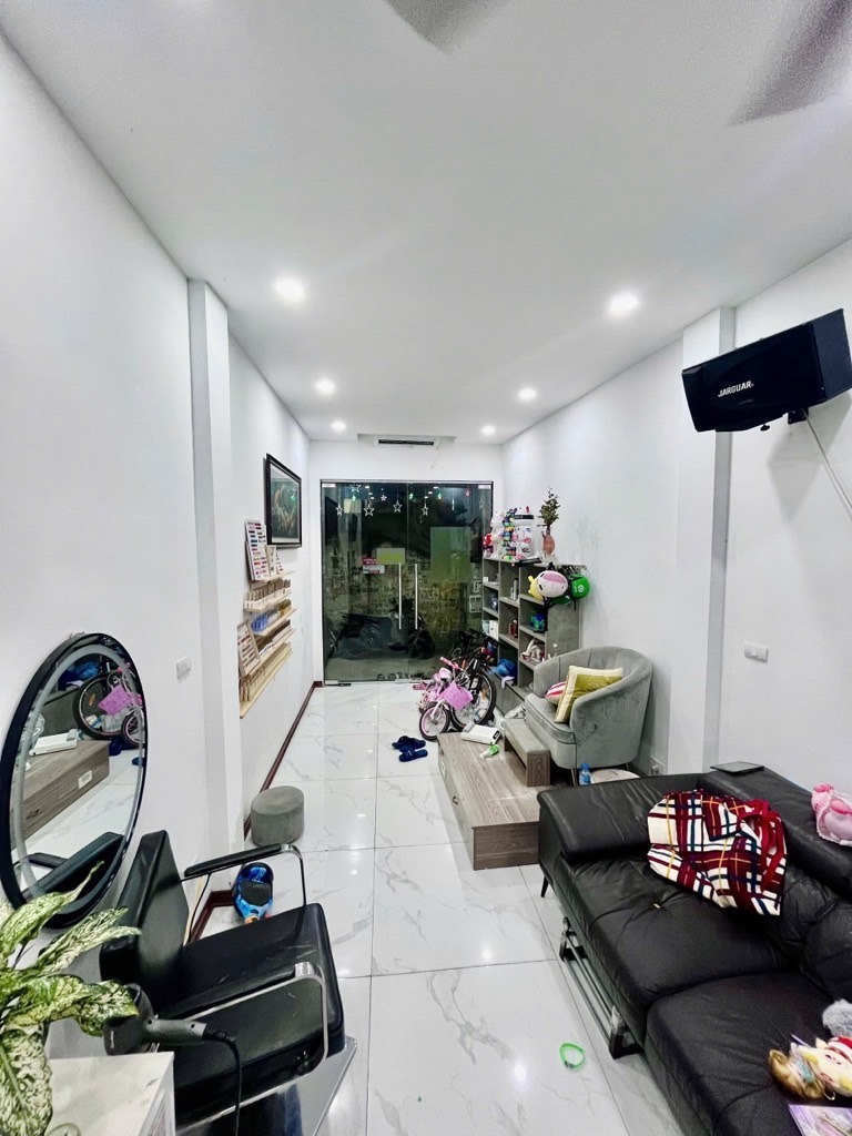 Bán nhà Hoàng Hoa Thám, Ngõ 3, 40m2, 10.8 tỷ - Vị trí đẹp, Kinh doanh tốt