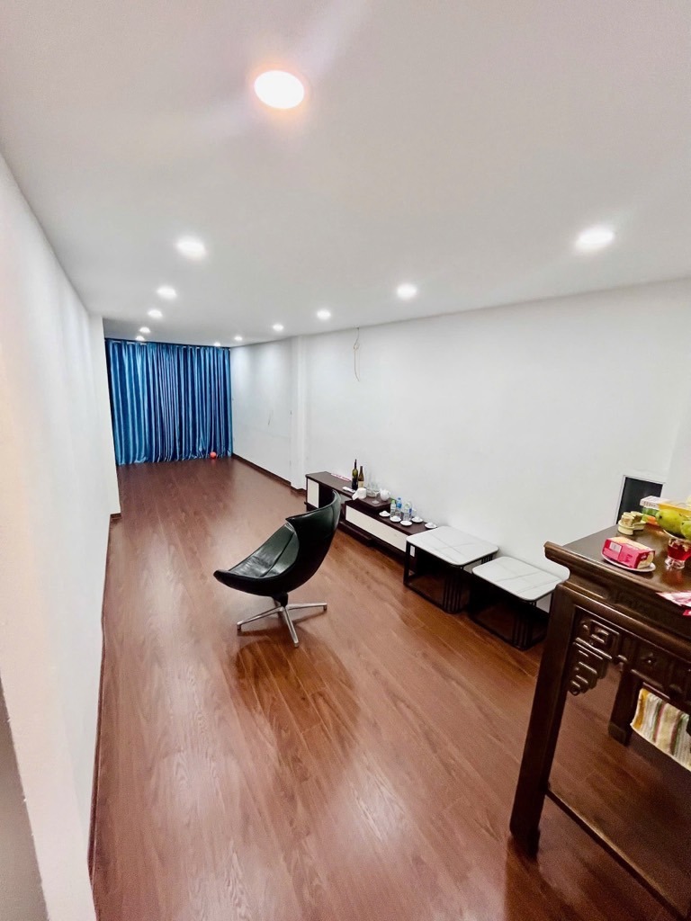 Bán nhà Hoàng Hoa Thám, Ngõ 3, 40m2, 10.8 tỷ - Vị trí đẹp, Kinh doanh tốt