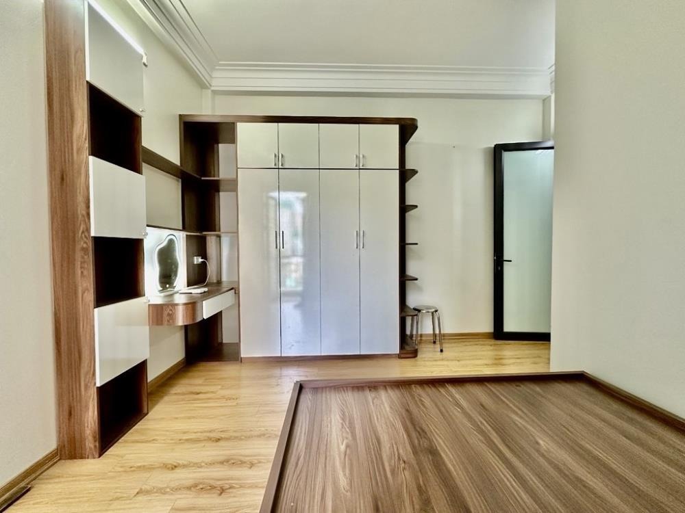 Nhà Mới Đẹp, Lô Góc, Ô Tô Vào Nhà, Thang Máy, Full Nội Thất - Thạch Bàn, Long Biên