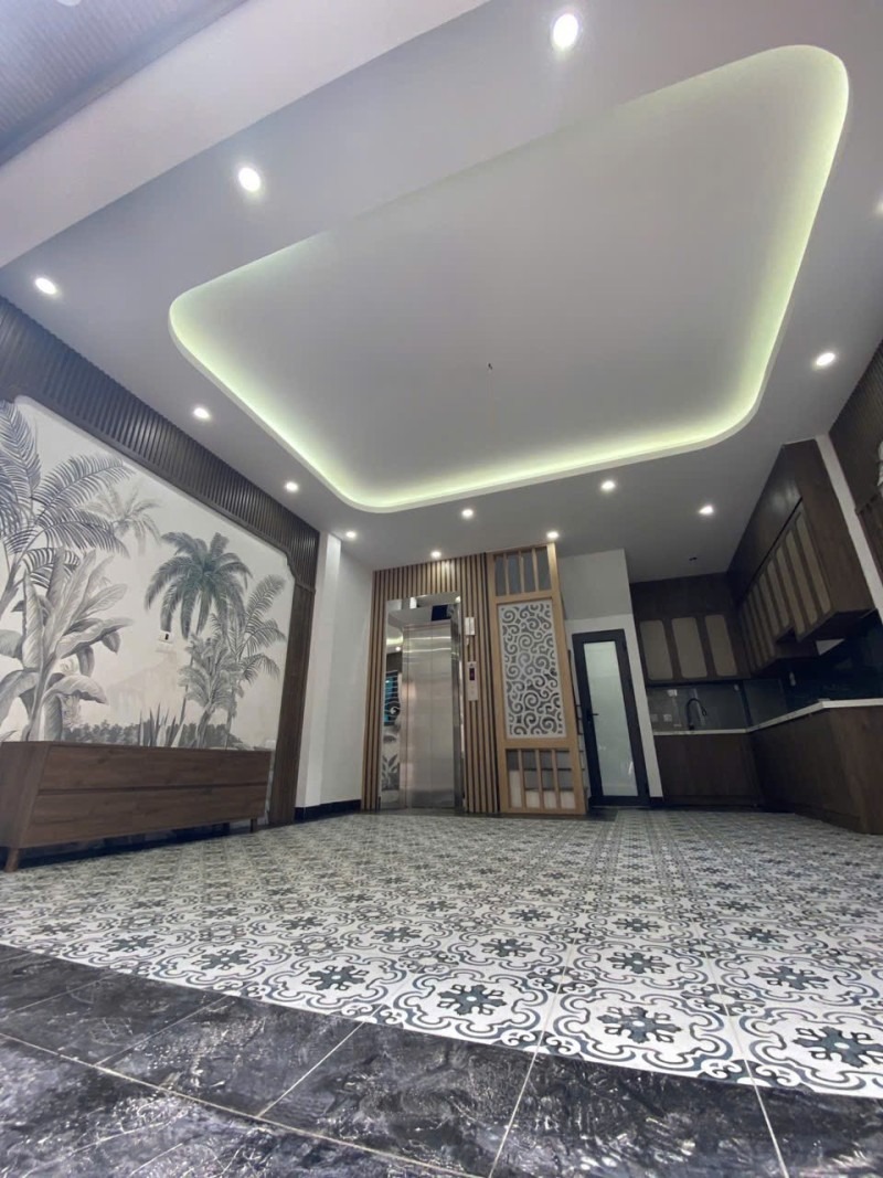 Bán nhà Ngô Gia Tự, Việt Hưng 6 Tầng, 45m², Ô Tô Vào Nhà - Giá 8.8 Tỷ