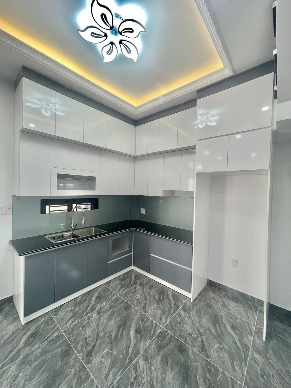 Bán Nhà Tây Mỗ, Nam Từ Liêm - Giá 5.25 Tỷ, 42m², Mặt Tiền Rộng