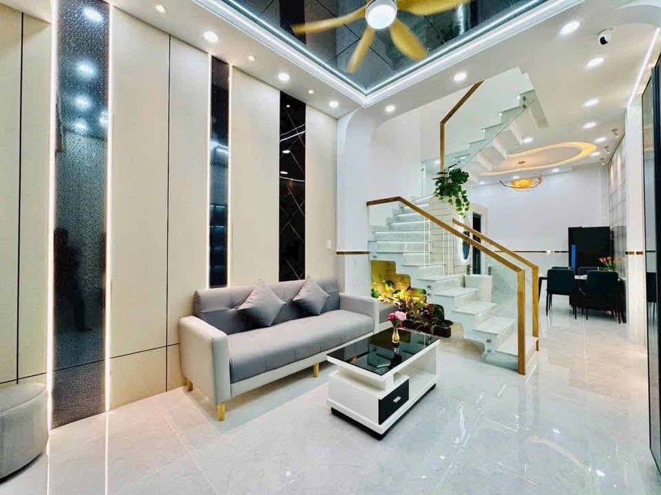 Nhà 1.75 tỷ gần chợ, nhà thờ Bình Chánh - Vị trí đắc địa, SHR