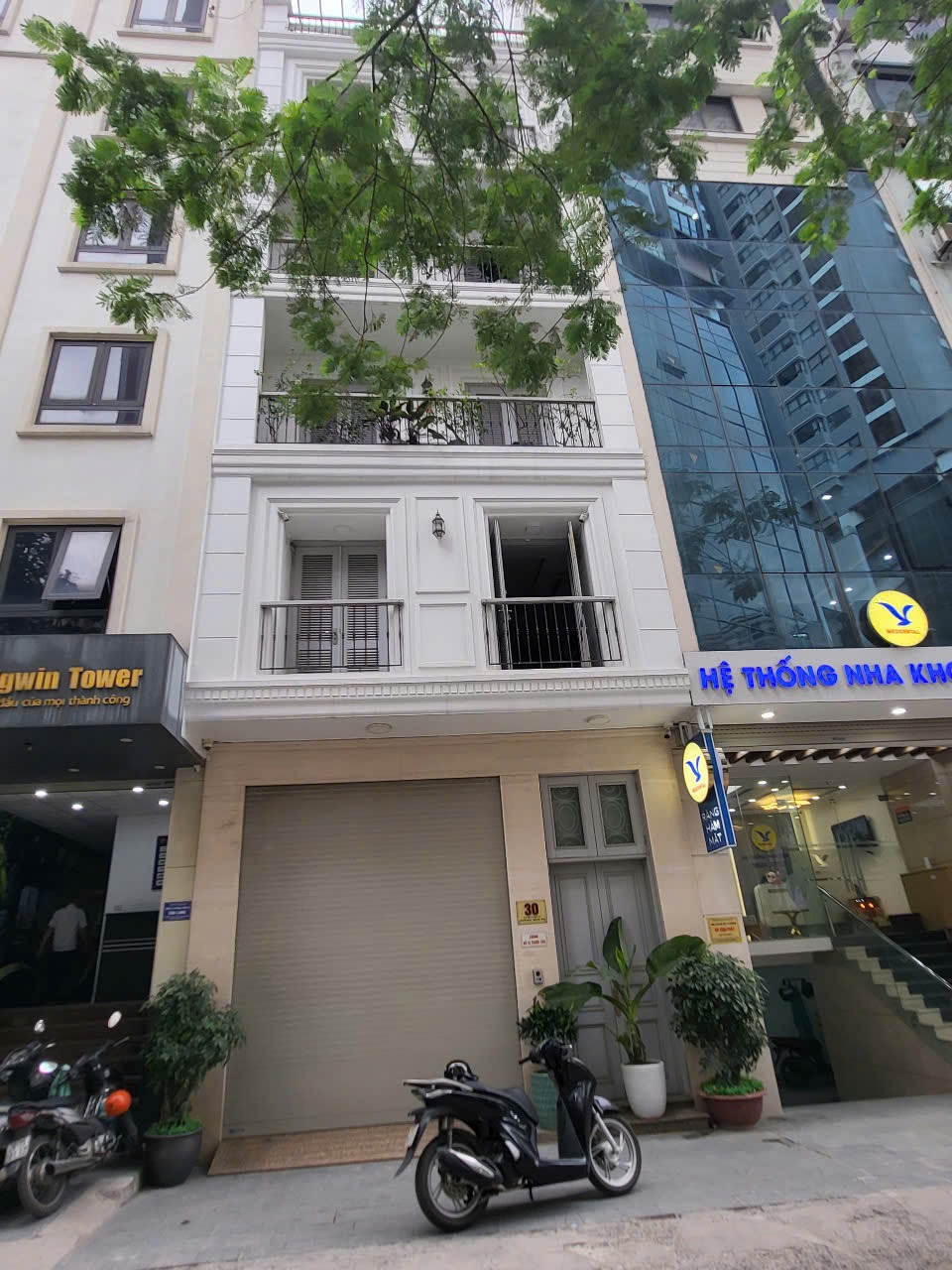 Bán nhà mặt phố Trần Kim Xuyến, 100m2, MT 5.5m - Kinh doanh đỉnh cao, Sổ đỏ chính chủ