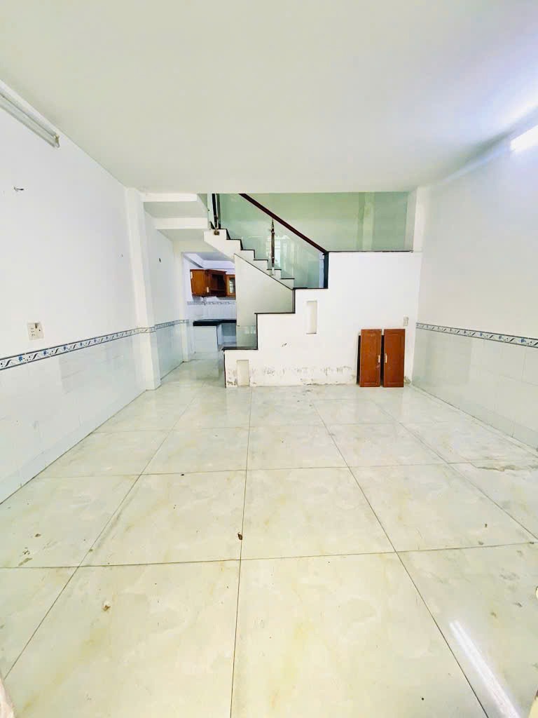 Bán nhà Gò Vấp 50m2, 3 tầng, 5 tỷ - Vị trí đẹp, gần Lottemart