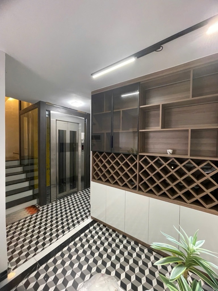 Bán Nhà Tây Sơn, Đống Đa - 6 Tầng, Thang Máy, Giá 10.5 Tỷ