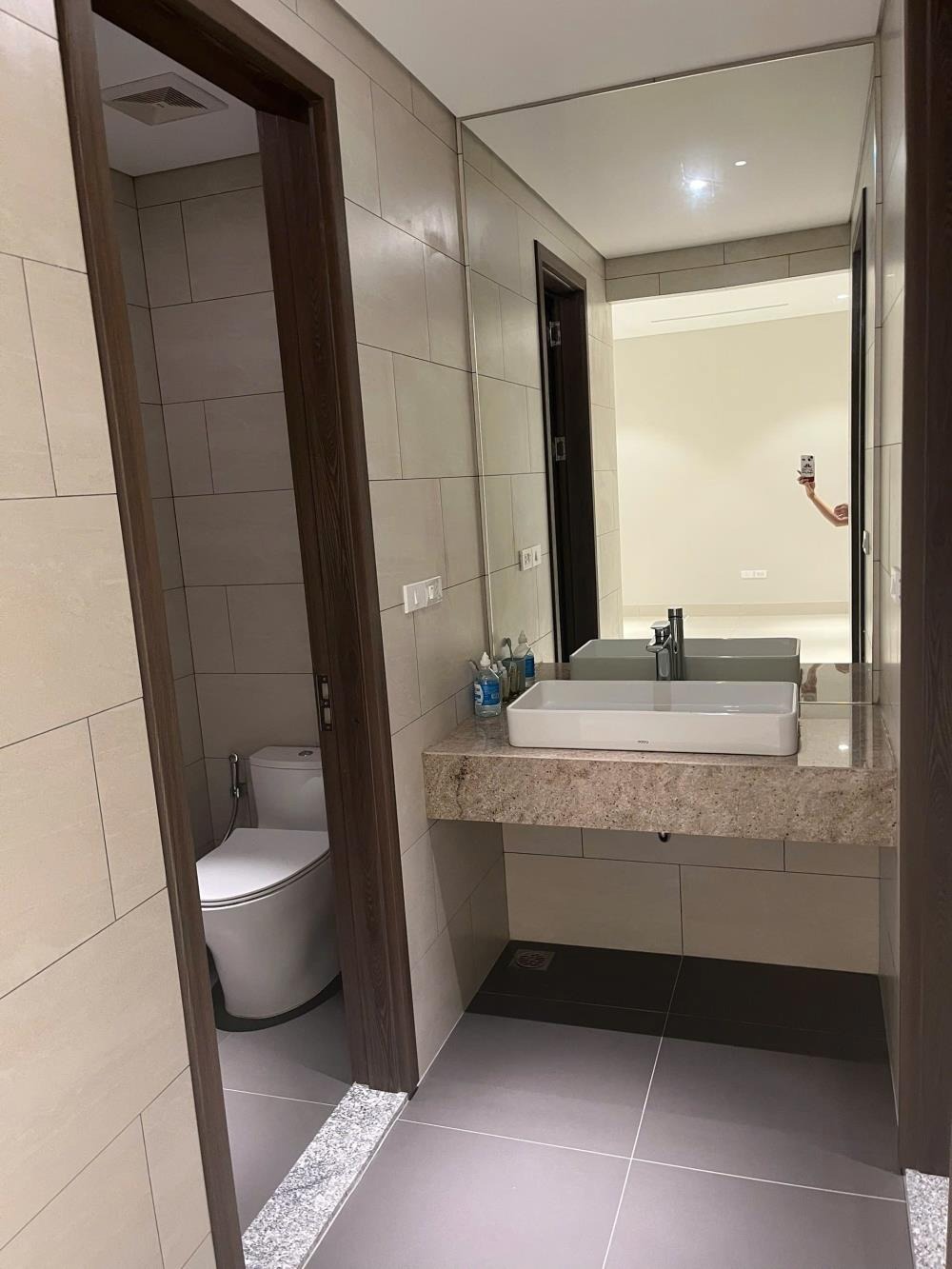 Cho Thuê Mặt Bằng Kinh Doanh 400m2 - 25 Phố Huế, Hà Nội - Giá Tốt