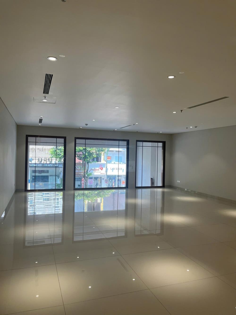 Cho Thuê Mặt Bằng Kinh Doanh 400m2 - 25 Phố Huế, Hà Nội - Giá Tốt
