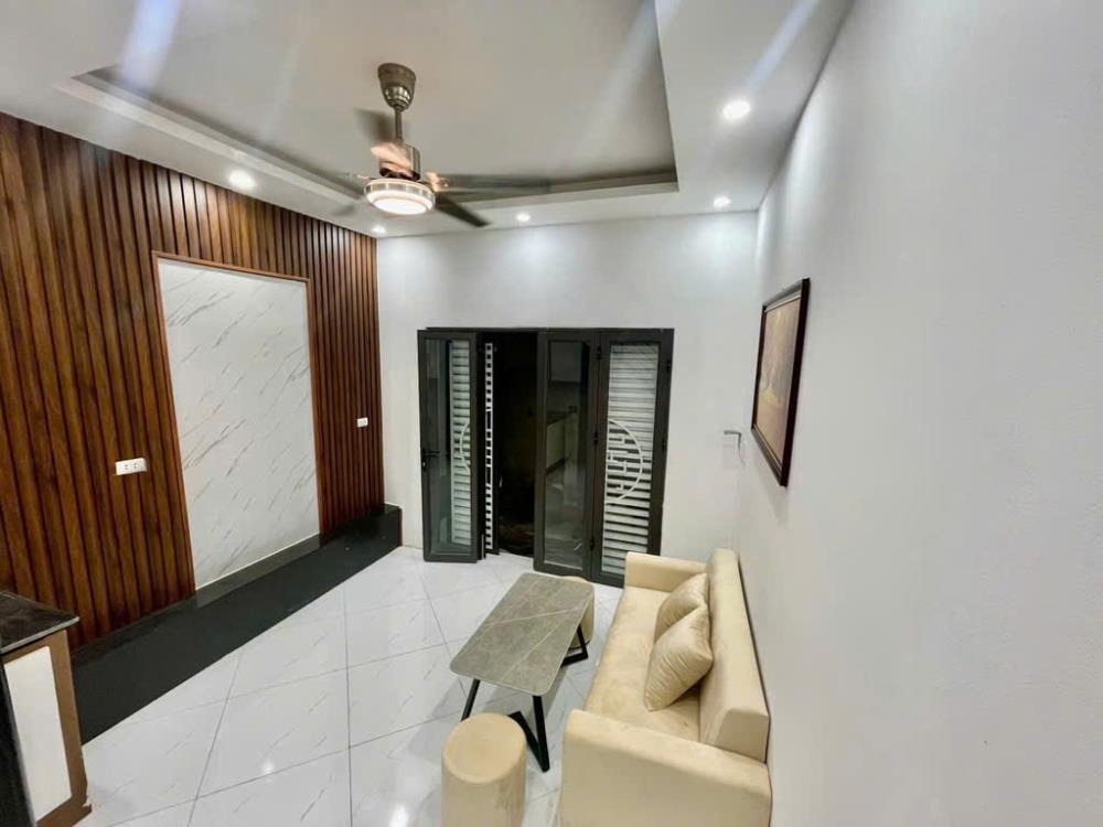 Bán nhà Tân Mai 3 Tầng, Giá 2 Tỷ - Vị trí đẹp, giao thông thuận tiện