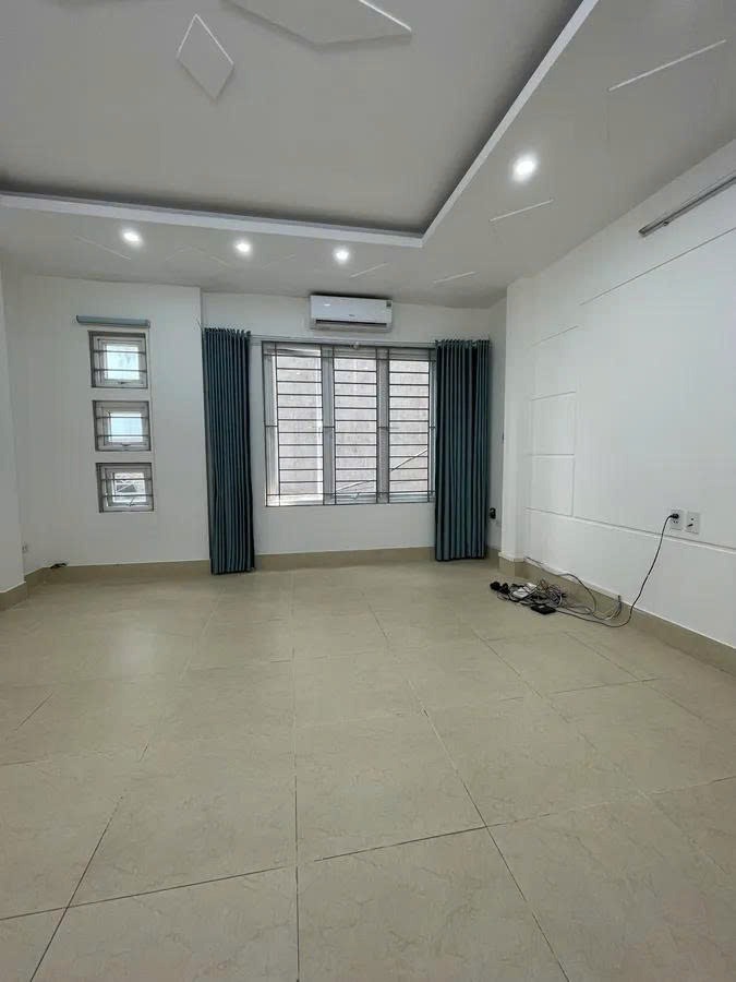 Bán nhà Tân Mai - Hoàng Mai 35m2, 5 tầng, Mặt tiền 4.9m, Giá Tốt