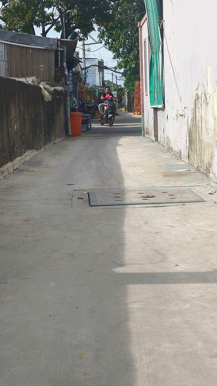 Nhà Đẹp Mới Xây Hóc Môn - 38m2, 2PN, Giá 2 Tỷ TL