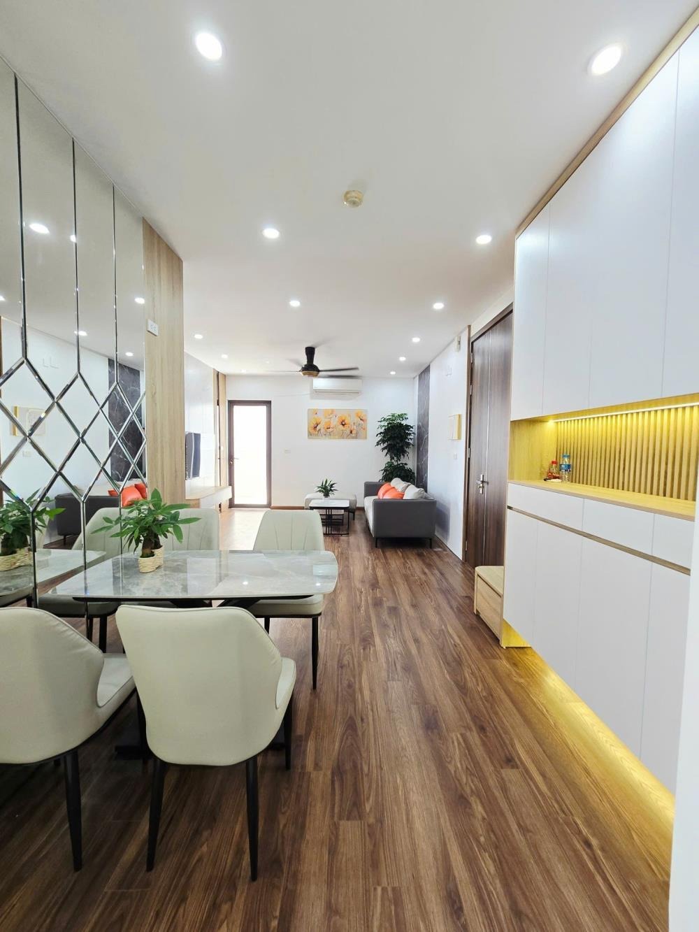 Chung Cư Mặt Phố Nguyễn Cơ Thạch 106m² 3PN Full Nội Thất - 6.65 Tỷ