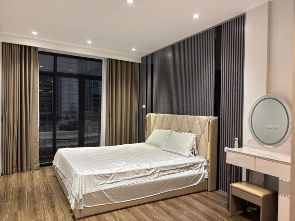 Bán Nhà Khâm Thiên, Đống Đa - 7 Tầng, Thang Máy, 37m2 - Giá 13.4 Tỷ