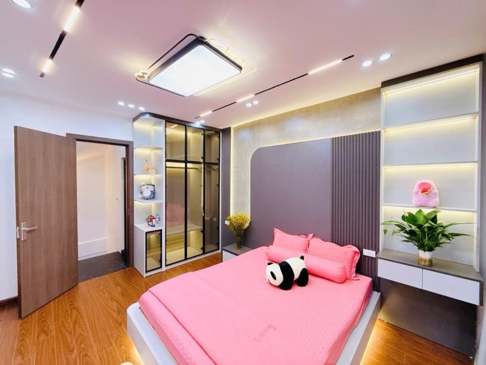 Bán nhà Trần Thái Tông, Cầu Giấy: 38m2, 3 tầng, gần ô tô, giá chỉ 8 tỷ+