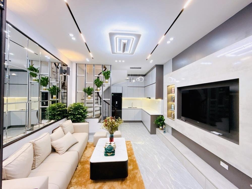 Bán nhà Trần Thái Tông, Cầu Giấy: 38m2, 3 tầng, gần ô tô, giá chỉ 8 tỷ+