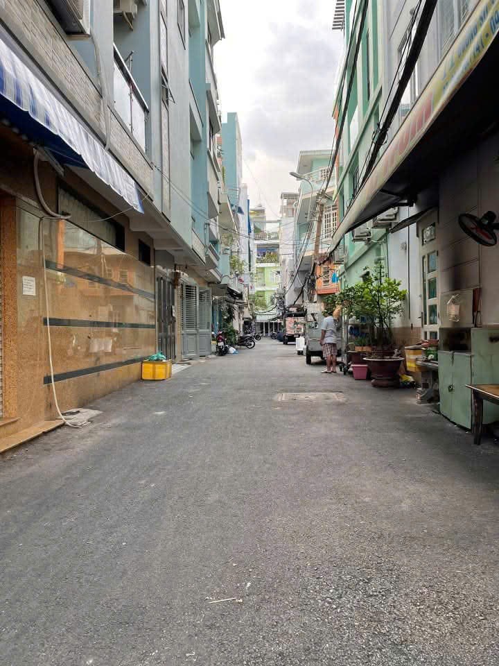 Bán Nhà Chính Chủ Quận 4: Hẻm Xe Hơi, Khu An Ninh, Giá Tốt