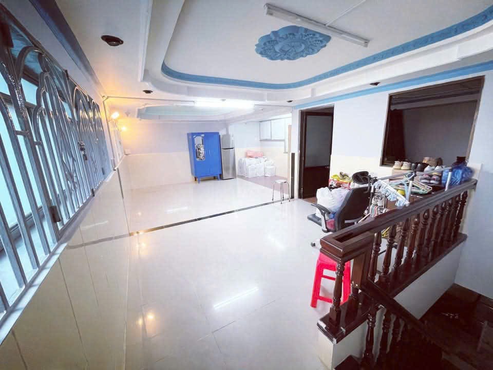 Bán Nhà Chính Chủ Quận 4: Hẻm Xe Hơi, Khu An Ninh, Giá Tốt