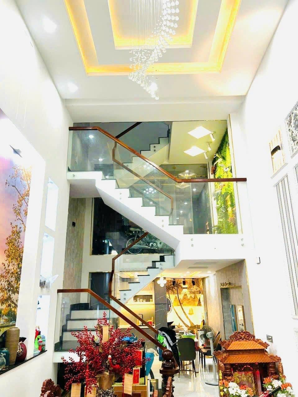 Xe Hơi Vào Nhà: Bán Nhà Đẹp 4 Tầng, Nguyễn Đình Chiểu, 11 Tỷ
