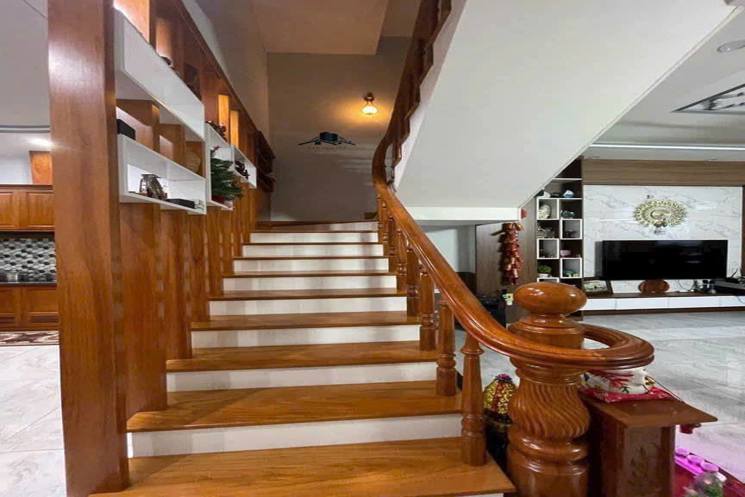 Bán nhà 1 trệt 2 lầu hẻm ô tô đường Phạm Hồng Thái, P7, Vũng Tàu