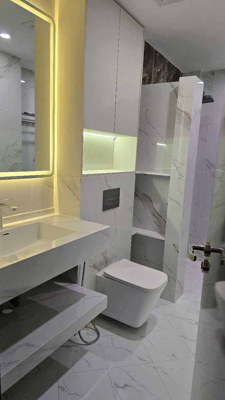 Bán nhà Trần Duy Hưng 5 tầng thang máy - Vị trí VIP, Đầu tư Sinh Lời