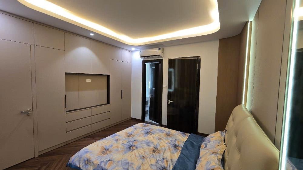 Bán nhà Trần Duy Hưng 5 tầng thang máy - Vị trí VIP, Đầu tư Sinh Lời