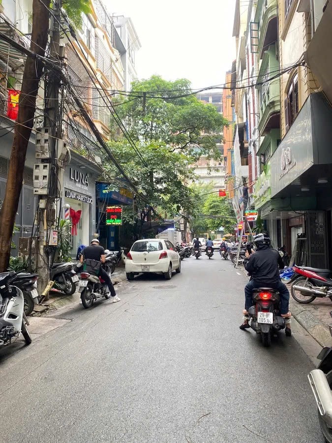 Bán nhà phố Thái Hà 65m2, 7 tầng, mặt tiền rộng, doanh thu 900tr/năm