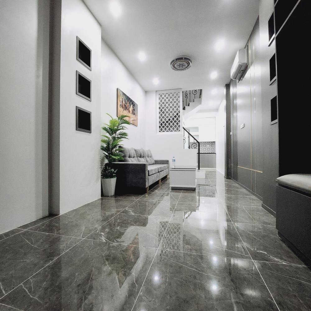 Bán nhà phố Hào Nam, Đống Đa - Full Nội Thất, Vị Trí Đẹp