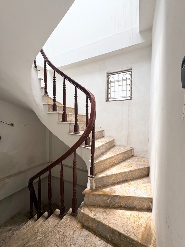 Nhà phố Kim Mã - Vị trí đẹp, 5 tầng, 7.6 tỷ