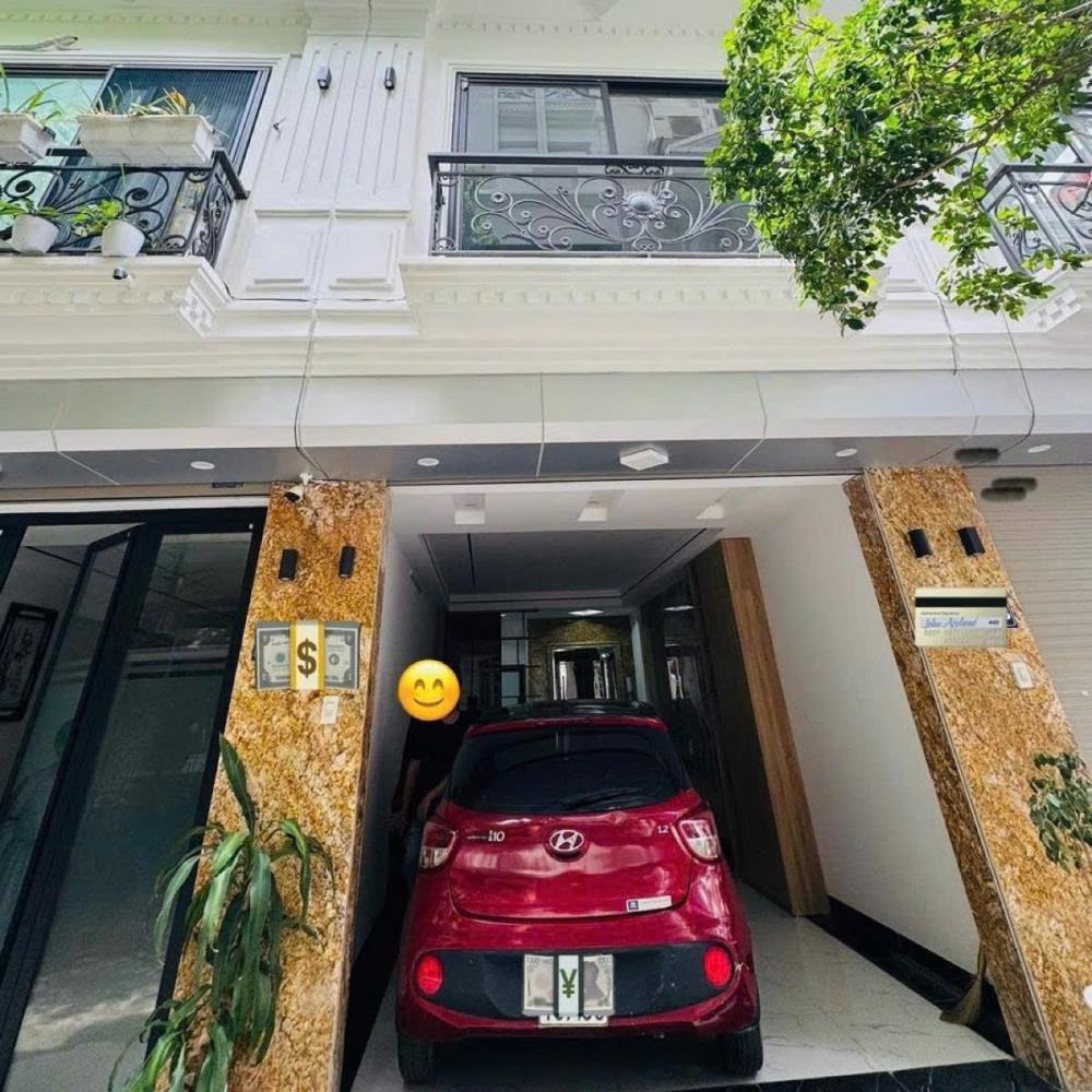 Nhà Phùng Chí Kiên 6 Tầng Thang Máy, Ô Tô Đỗ Cửa, Dân Cấp Cao