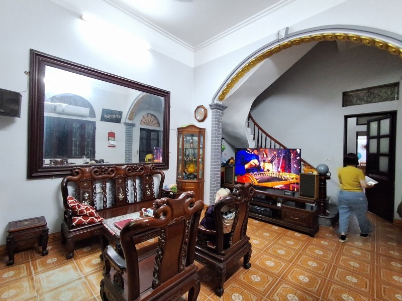 Bán Nhà Tư Đình, Long Biên: 3 Tầng, 198m², Mặt Tiền 5.6m, Oto Tránh Nhỉnh 37 Tỷ