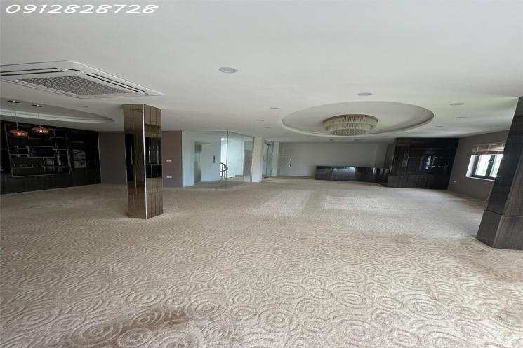 Cho thuê biệt thự ngõ 214 Nguyễn Xiển ,120m x 5 tầng 1 tum thông sàn , thang máy riêng có PCCC hiện