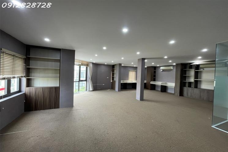 Cho thuê biệt thự ngõ 214 Nguyễn Xiển ,120m x 5 tầng 1 tum thông sàn , thang máy riêng có PCCC hiện