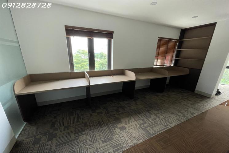 Cho thuê biệt thự ngõ 214 Nguyễn Xiển ,120m x 5 tầng 1 tum thông sàn , thang máy riêng có PCCC hiện