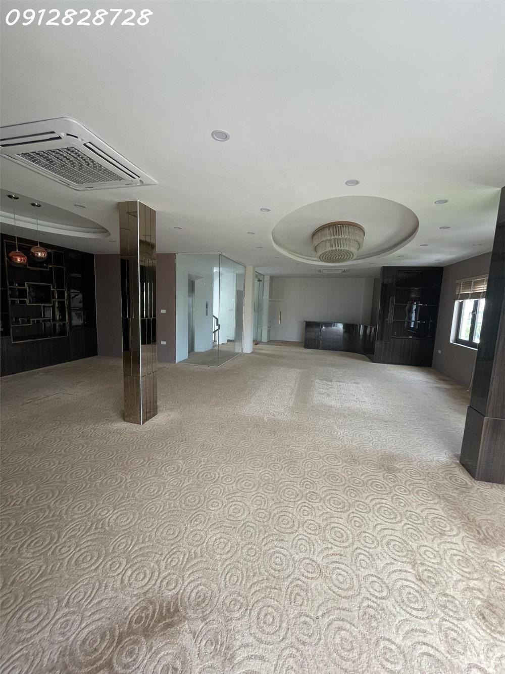 Cho Thuê Biệt Thự Nguyễn Xiển 120m², 5 Tầng, Thang Máy, PCCC - Giá 80 Triệu/Tháng