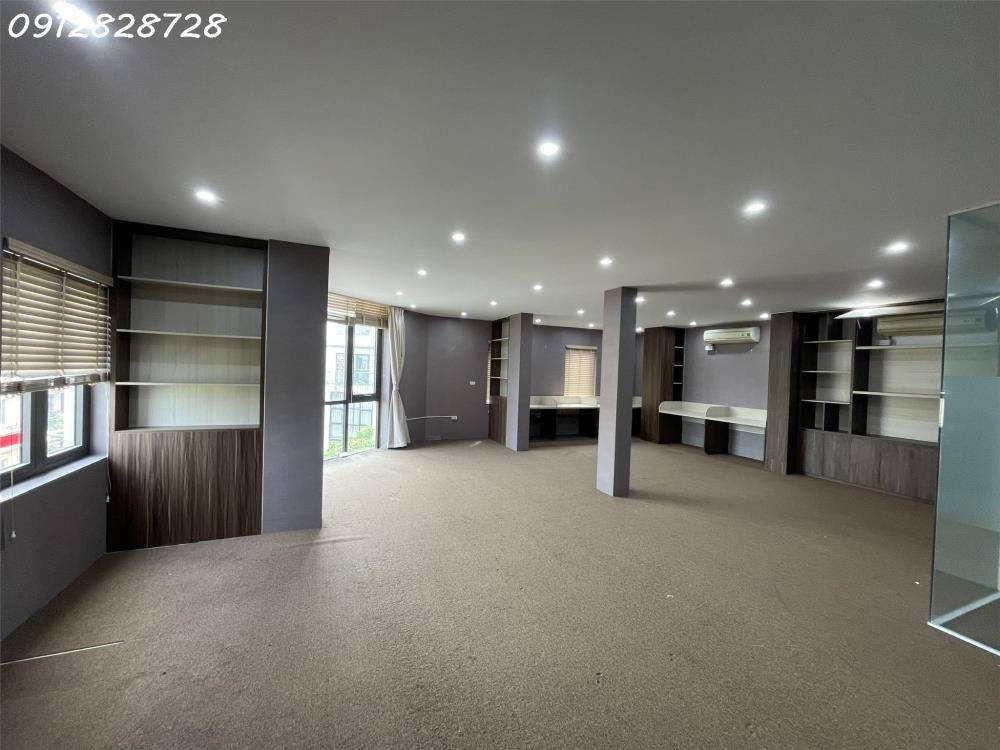 Cho Thuê Biệt Thự Nguyễn Xiển 120m², 5 Tầng, Thang Máy, PCCC - Giá 80 Triệu/Tháng