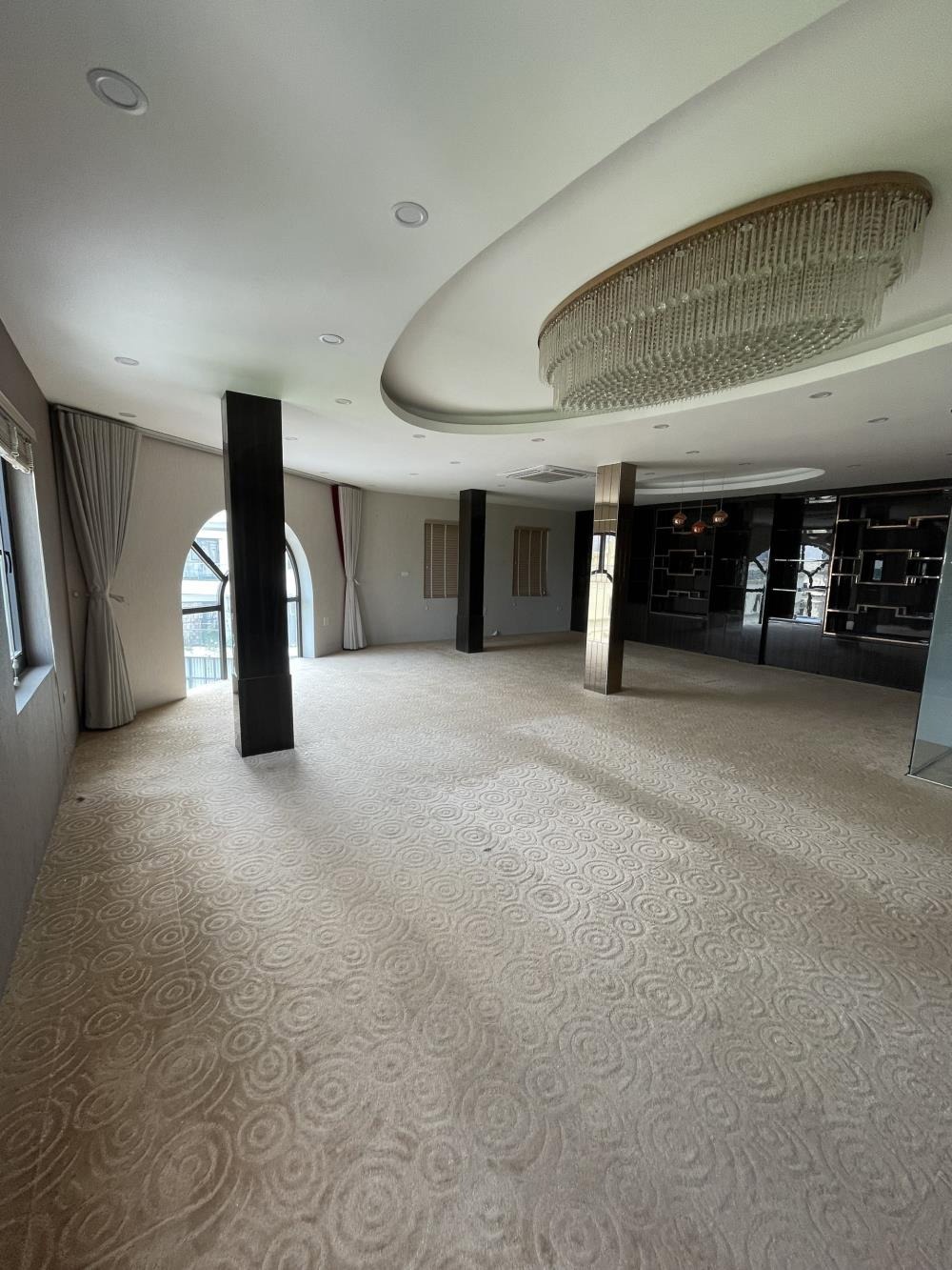 Cho Thuê Biệt Thự Nguyễn Xiển 120m², 5 Tầng, Thang Máy, PCCC - Giá 80 Triệu/Tháng